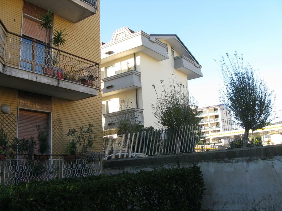 Le Stanze Di Ginevra - Via Tescione Hotel Caserta Exterior foto